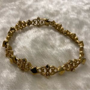 ☘️VTG AVON Gold Tone Bracelet